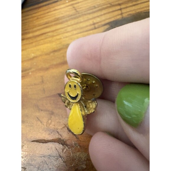 Vintage Yellow Smiley Face Angel Lapel Pin Tie Tack - Picture 3 of 5